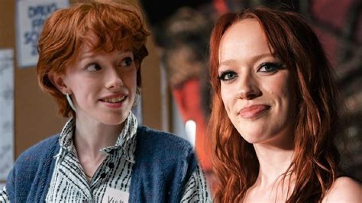 Amybeth McNulty Boyfriend: Is Stranger Things Cast Still Dating Louis Hynes?